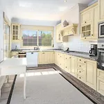 Cln- Spacious 6 Bedroom Next To * 马尔韦利亚