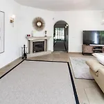 别墅 Cln- Spacious 6 Bedroom Next To *