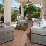 Cln- Spacious 6 Bedroom Next To *