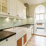 Villa Cln- Spacious 6 Bedroom Next To *