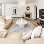 Cln- Spacious 6 Bedroom Next To